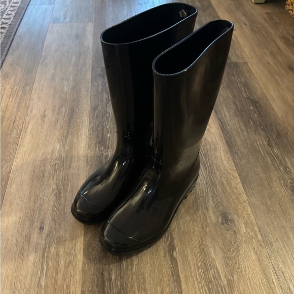 Time & Tru Sleek Black Glossy Rain Boots - Picture 6 of 7